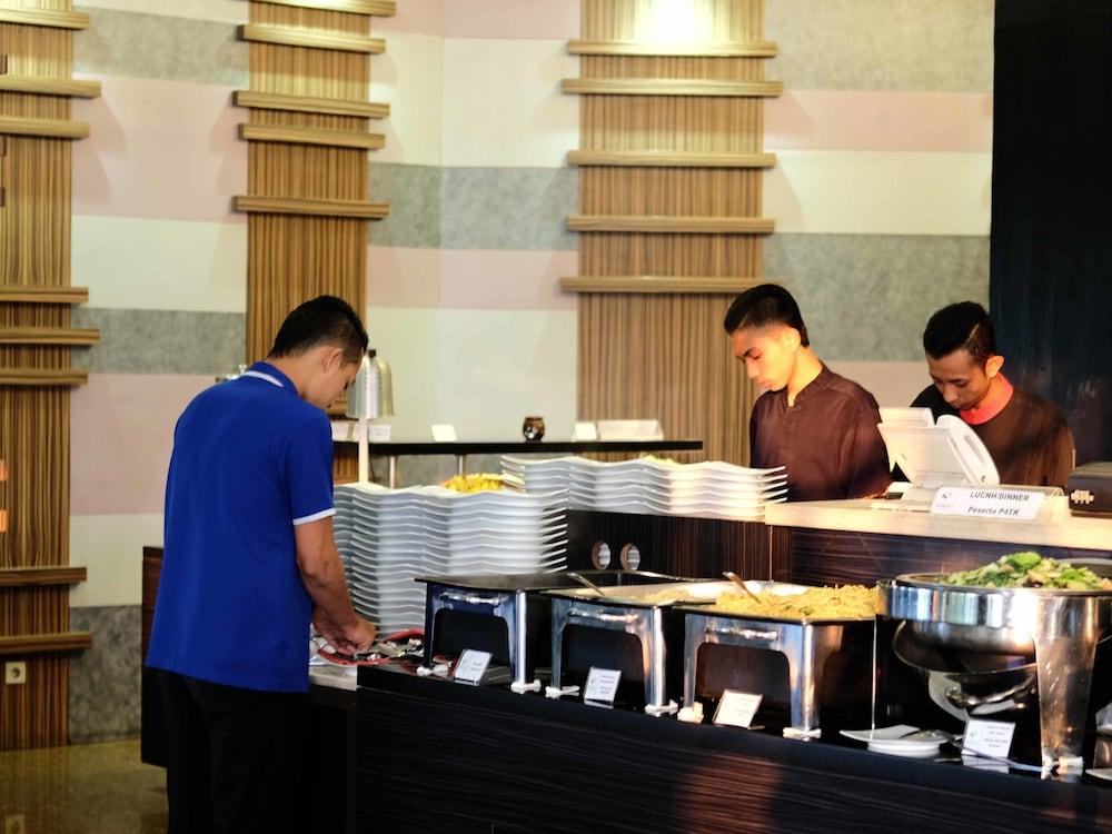 Solaris Hotel Malang Extérieur photo