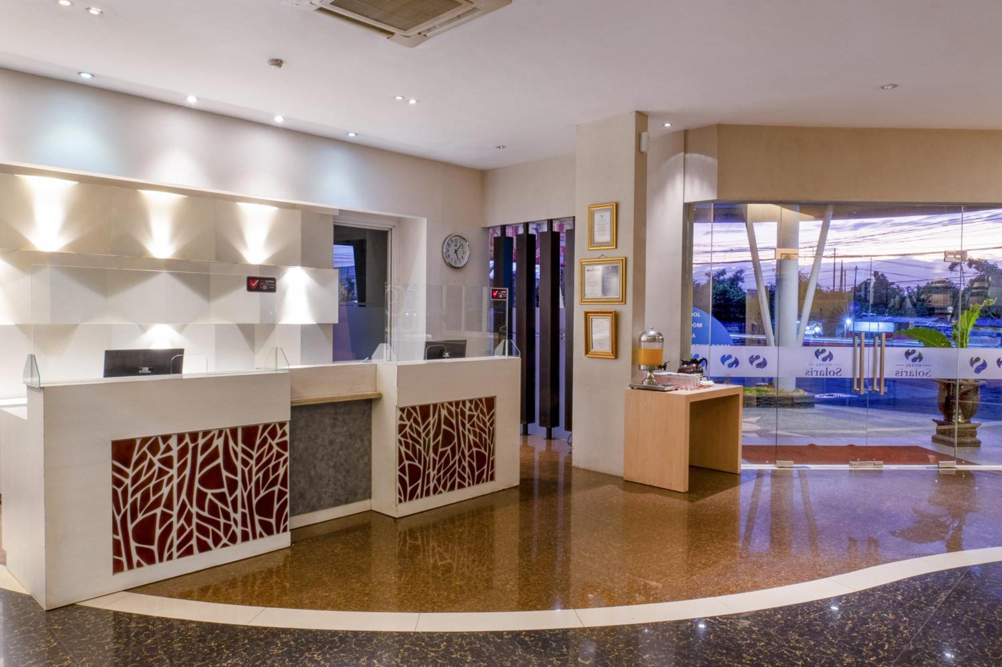 Solaris Hotel Malang Extérieur photo